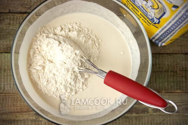 Добавить пшеничную муку