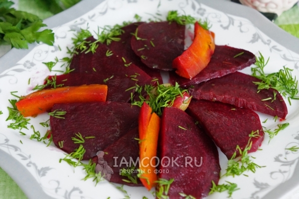 Готовая ароматная запеченная свекла