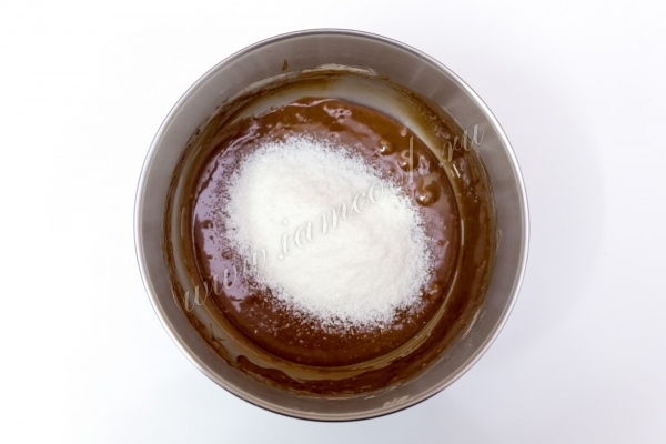 Добавить стружку кокоса