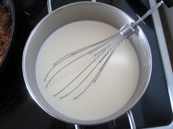 влить молоко