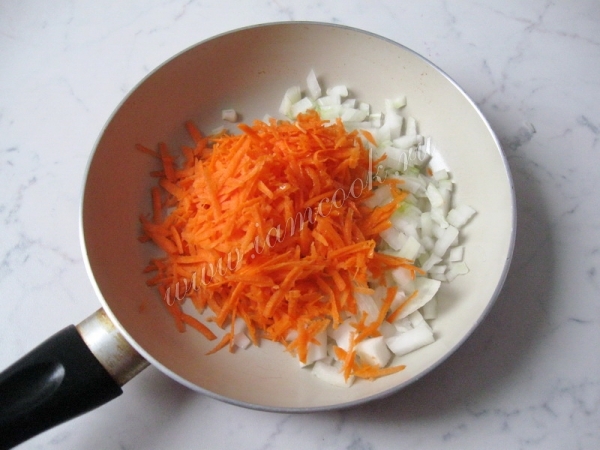Обжарка лука и моркови