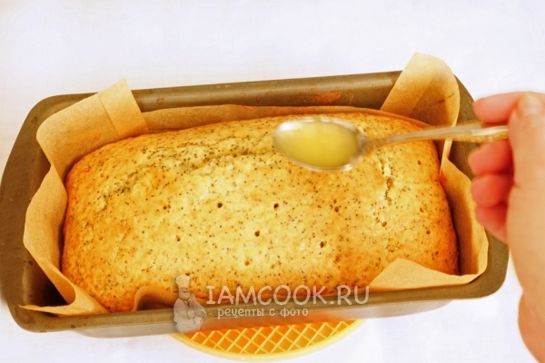 Испечь кекс и полить соком