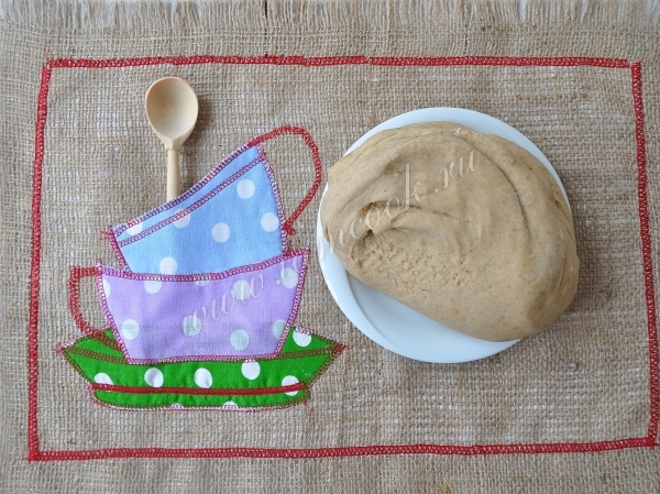 Замесить тесто для пряников