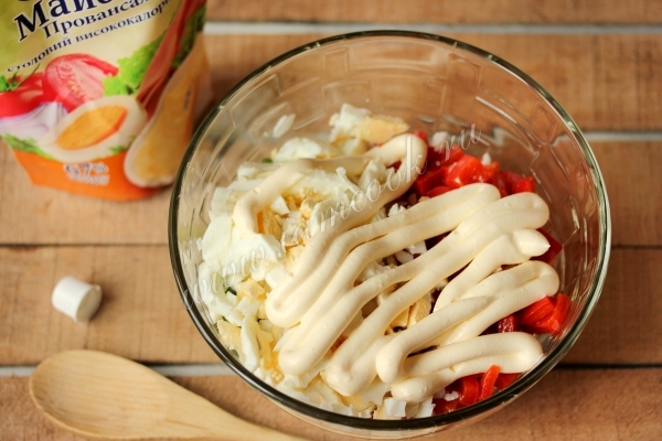 Заправка салата майонезом