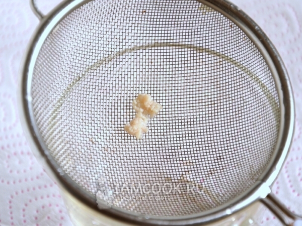 Промыть кефирные грибки