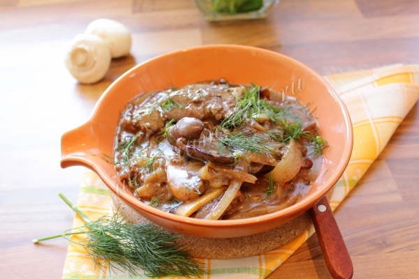 Печень в сметанном соусе