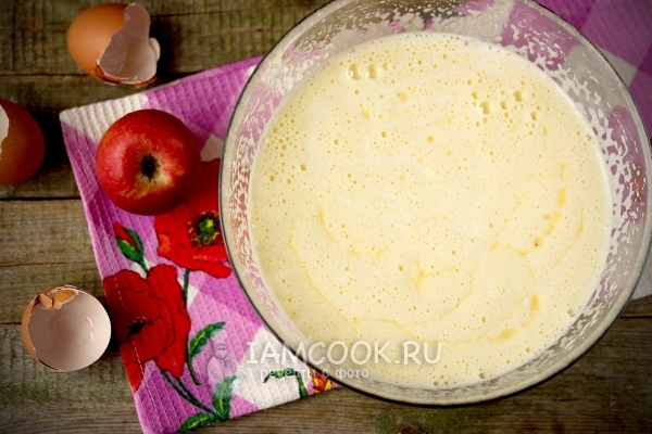 Взбить жидкую часть теста