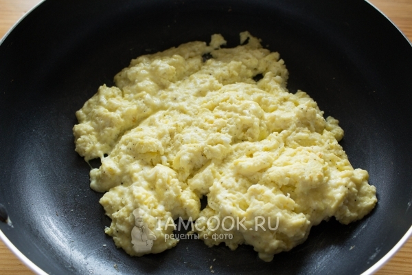 Жарим яичницу