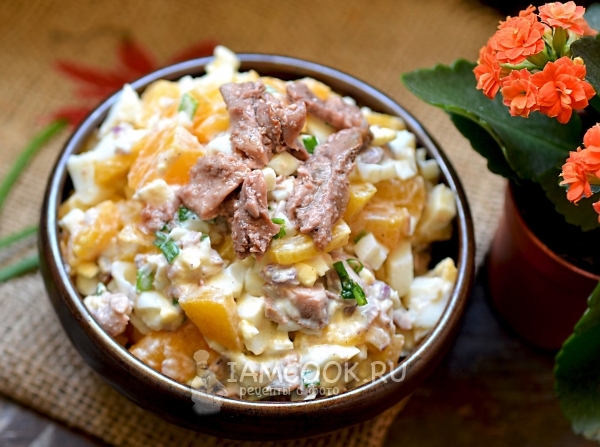 Рецепт салата с печенью трески и персиком