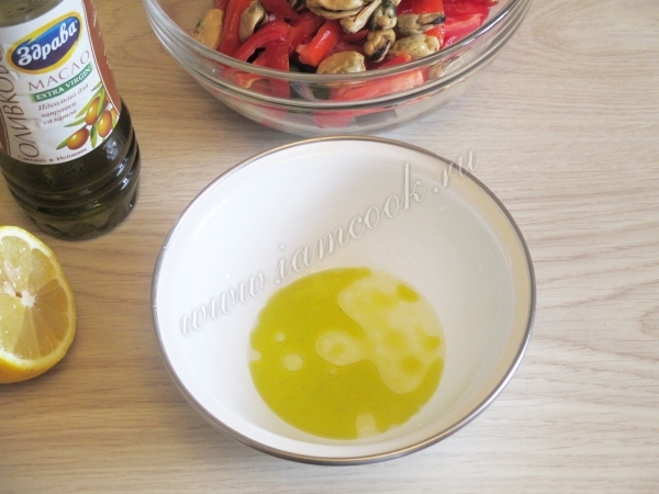 Заправка для салата с мидиями и томатами