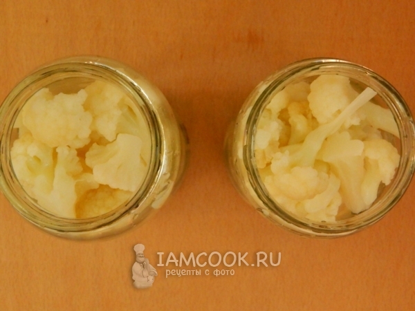 Выложить в банки капусту