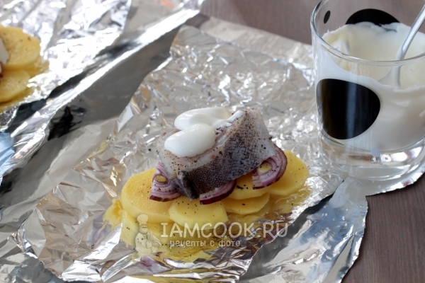 Полить соусом