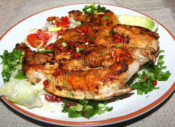 Цыпленок табака на тарелке