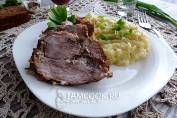 Запеченная свиная ножка (голяшка)