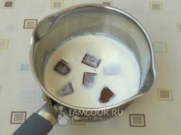 Растопить шоколад в сливках