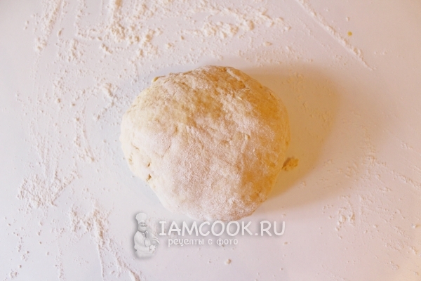 Замесить комок теста