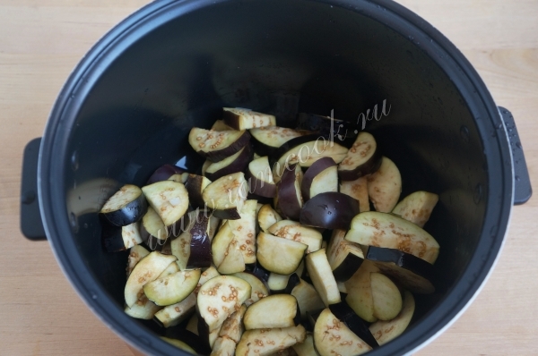 Баклажаны в кастрюле