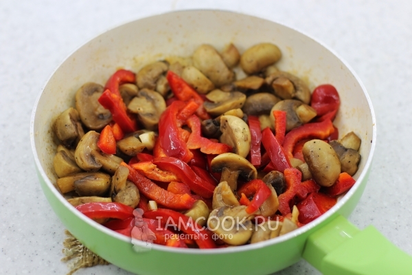 Обжарка грибов с перцем