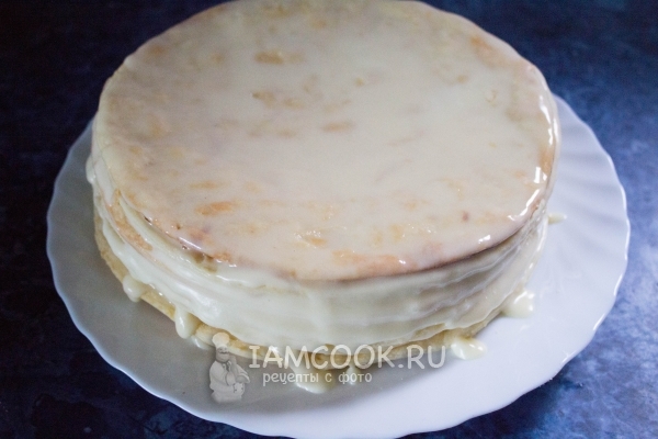 Промазать все коржи кремом