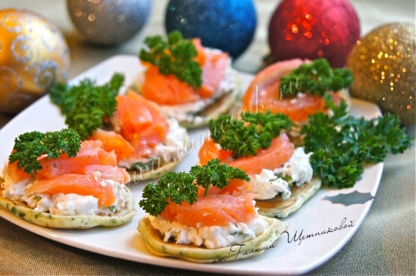 Закуска с подкопченным лососем