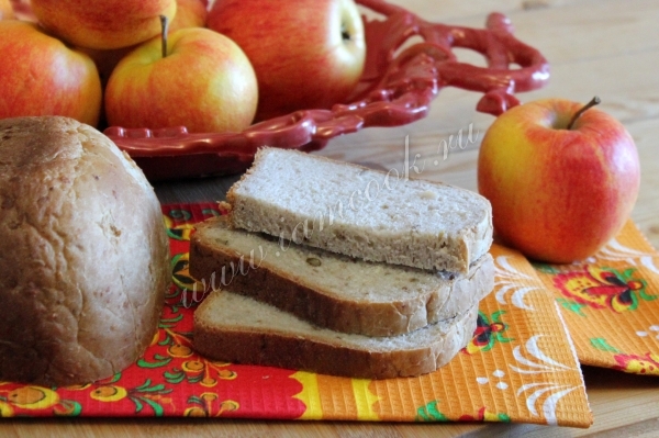 Хлеб с яблоками