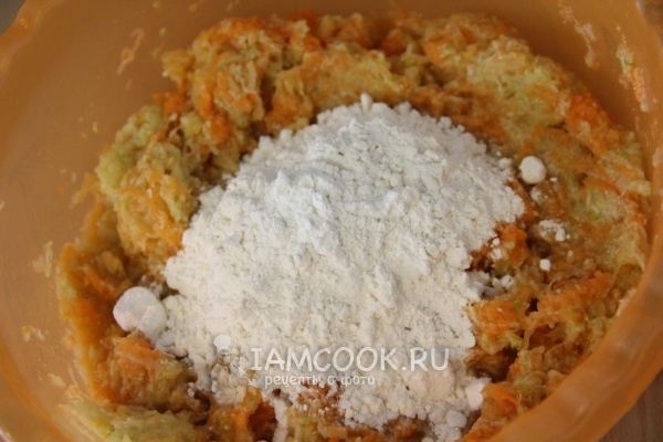 Всыпать муку