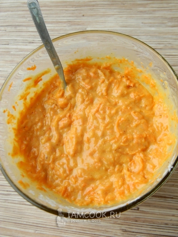 Размешать морковь с тестом