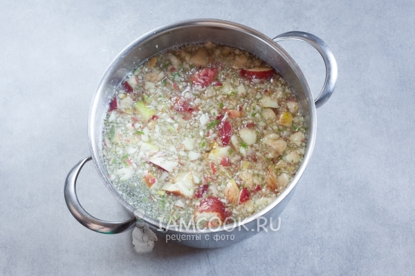 Залить яблоки кипятком