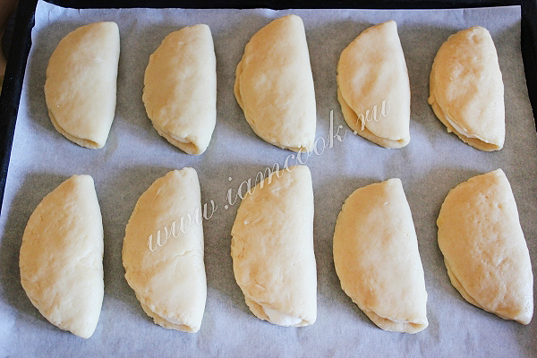 Сочни на противне