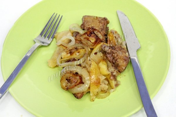 Готовим говяжью печенку с яблоками