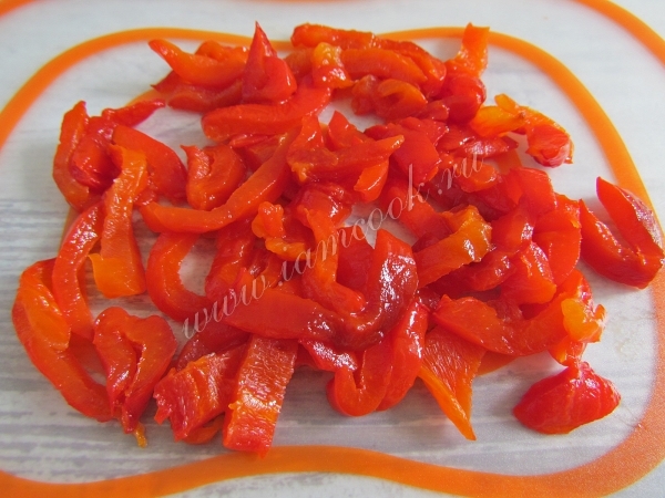 Запеченный порезанный перец