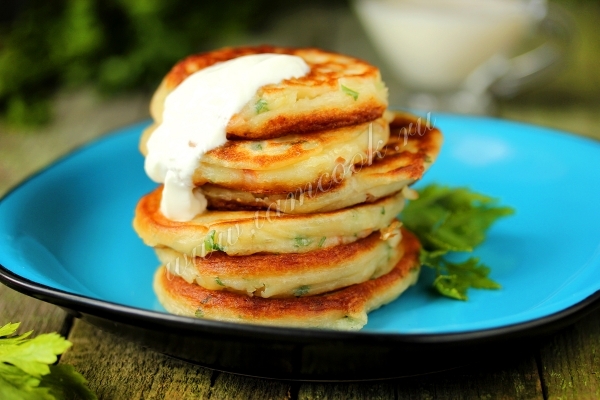 Рецепт оладьев с колбасой и зеленью