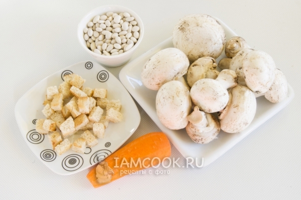 Ингредиенты для салата с фасолью, грибами и сухариками