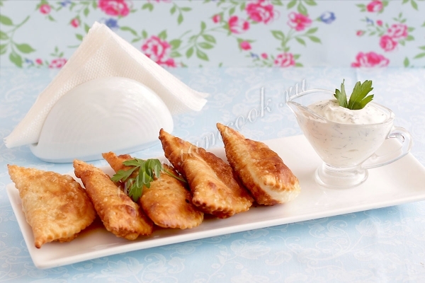 Чебуреки с творожной начинкой