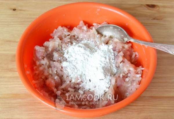 Всыпать муку