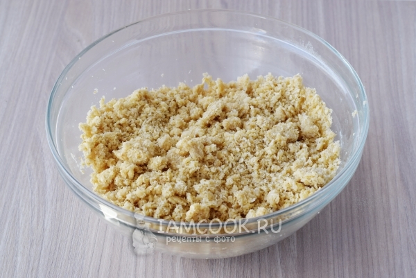 Смешать масло с сухой смесью