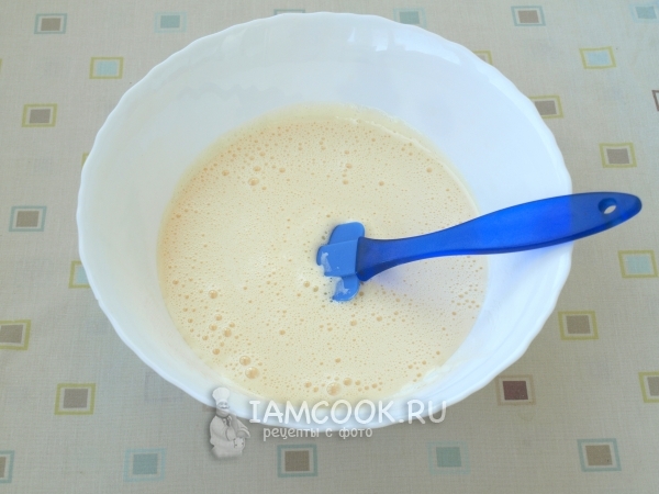 Взбить яйца с сахаром