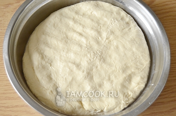 Положить тесто в миску