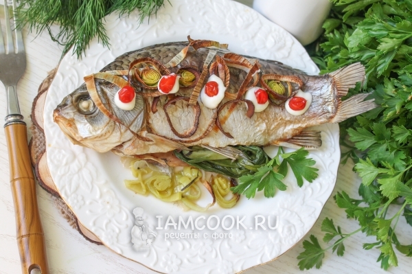 Фото карася, запеченного в духовке