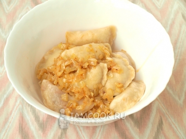 Вареники с капустой готовы