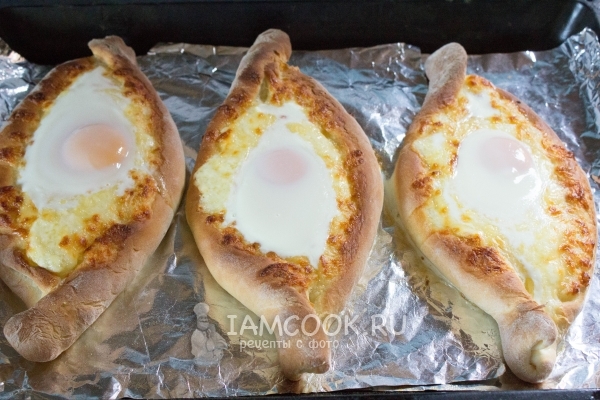 Готовые хачапури в духовке