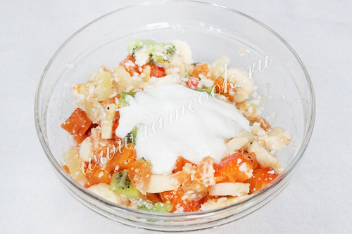 Готовим фруктовый салат с йогуртовой заправкой