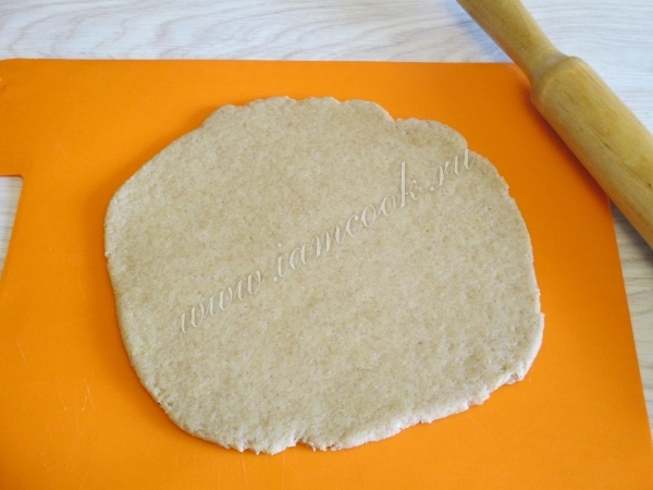 Раскатанное тесто для чизкейка