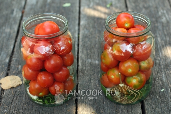 Положить помидоры