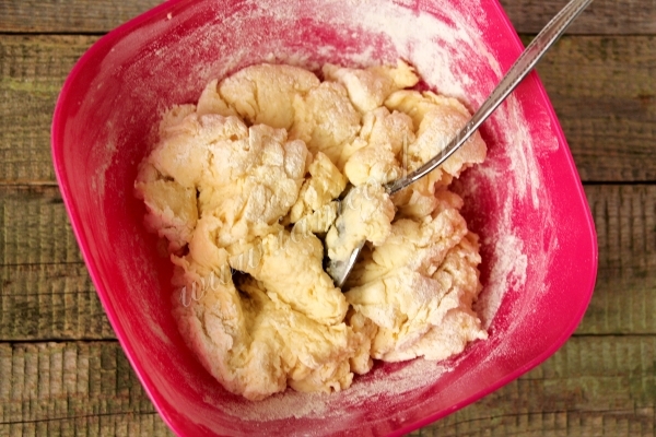 Замешиваем тесто для печенья