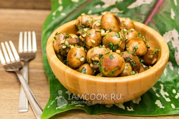 Фото жареных шампиньонов с чесноком и кинзой