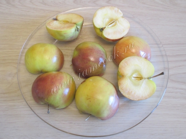 Порезанные яблоки
