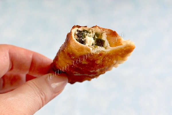 Чебурек с творогом и зеленью