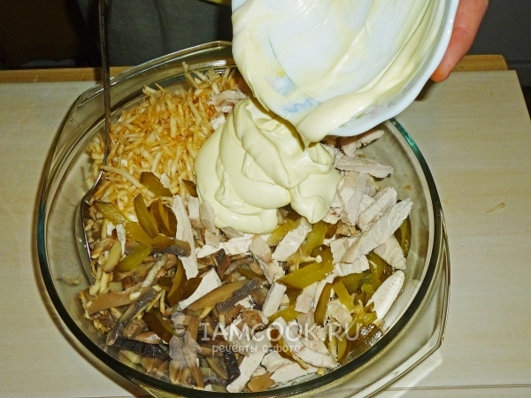 Соединить ингредиенты для салата