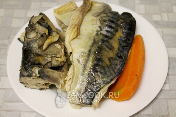 Достать рыбу из бульона